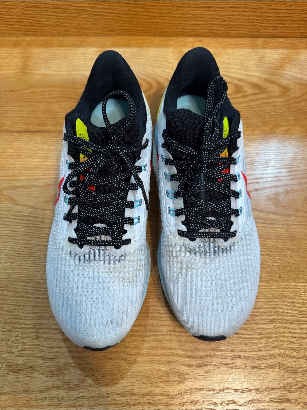 Nike White and Black Women’s Athletic Running Shoes with Colored Accents